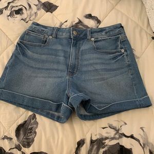 American Eagle Denim Shorts Size 6 BRAND NEW